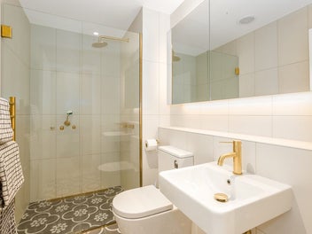 Must Be Sold - Sunset West Apartment