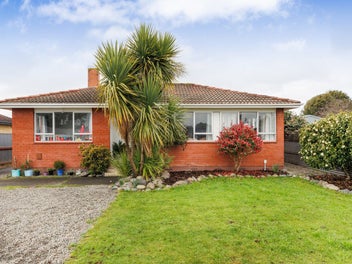 Prime dual dwelling investment!