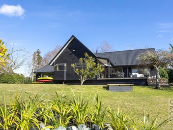 The Huka Lodge of Riverhead...