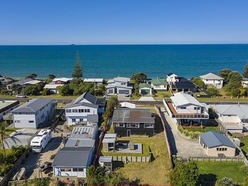 CUTE AND COSY AT THE BEACH