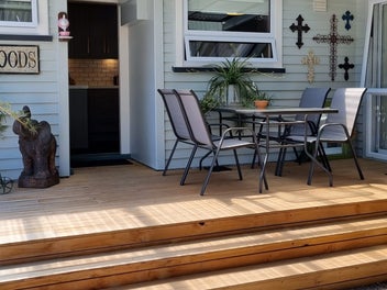 Lifestyle Living Home, Cottage & Large Workshop