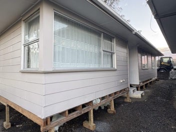 Renovated house for Relocation - Top Pick!