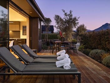 Where style meets scenery – your Queenstown...