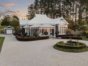 THE HAMPTONS MEET AVANT GARDE