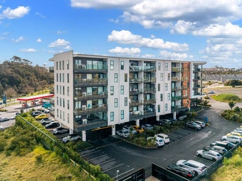 Modern Living - O.K.L.A - 1 bedroom + study