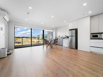 Modern Living - O.K.L.A - 1 bedroom + study