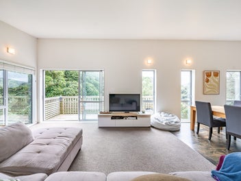 MORTGAGEE AUCTION - COOL DESIGN, HIDDEN GEM