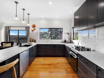 River views and pure luxury on Bastia Hill