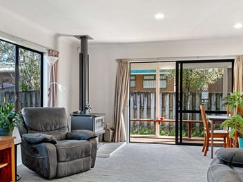 Modern Easy-Care Delight!