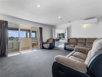 Relaxed Living With Room For Everyone