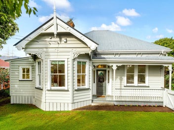 Elegant Renovated Villa, Central Sandringham