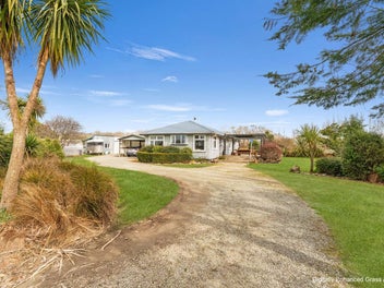 Country Freedom, Town Convenience