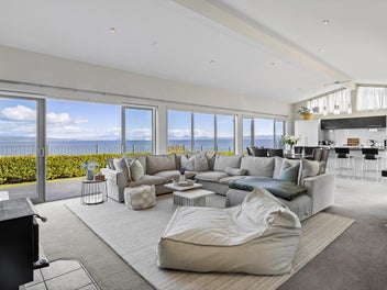 Unrivalled lakefront elegance