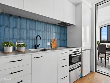 Apartment Living - Garaging & Views Over Miramar