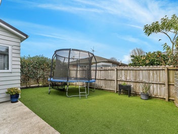 Freehold & Freestanding - Must Be Sold!