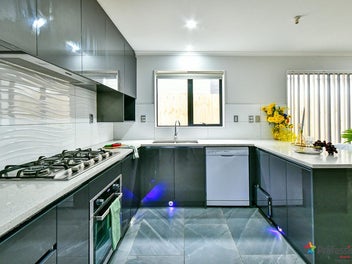 MANGERE'S HOT PICK - MUST BE SEEN!!!