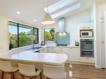 Private Oasis | Central Waikanae Retreat