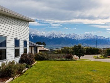 Contemporary Style, Mountain Views