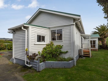Charming Family Home in Old Titahi Bay