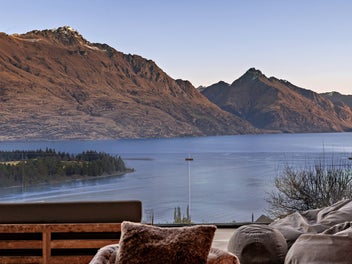 52 Suburb Street, Queenstown Hill