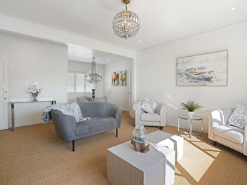 Mission Bay Art Deco Gem - Beachfront Lifestyle