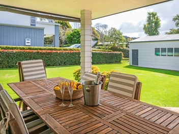 Hahei Holiday Home with Room for Everyone