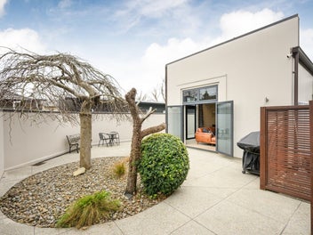Stylish townhouse in popular central location
