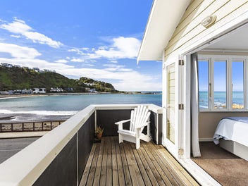 CHARMING COASTAL LIVING WITH LIFESTYLE IN MIND