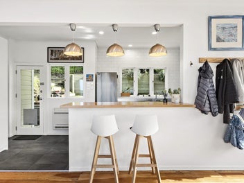 SIMPLY STUNNING - A COASTAL RETREAT