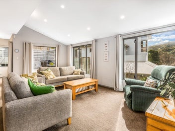 CONTEMPORARY, SUBURBAN CONVENIENCE