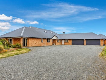 Equestrian Dream Property - Multiple incomes