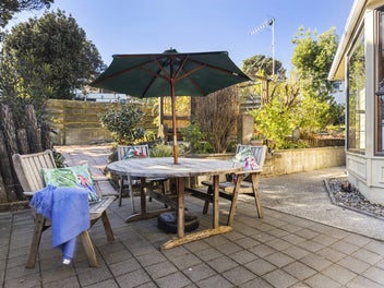 Immaculately Presented with Sun & Views!