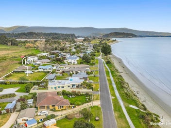 Coastal Living, Steps from Pohara Beach