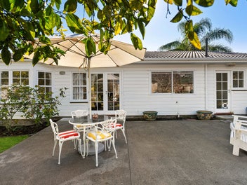 Cute colonial. By Marina. Macleans zone.