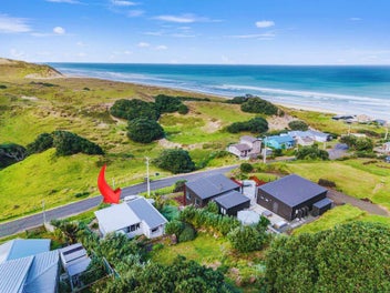 Ocean Vistas from a Classic Kiwi Bach
