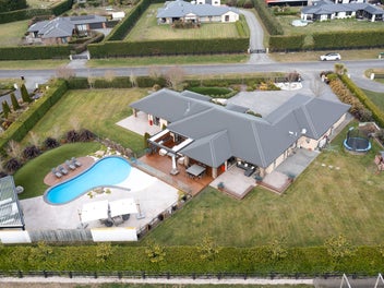 Garden Party: Rural Living Made Easy