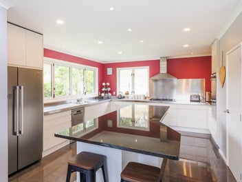 Panoramic valley views, first class lifestyle...