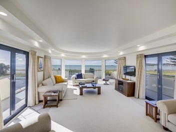 Nautical nuance, centre stage