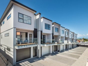 Modern Living, Prime Location, Motivated Vendor!
