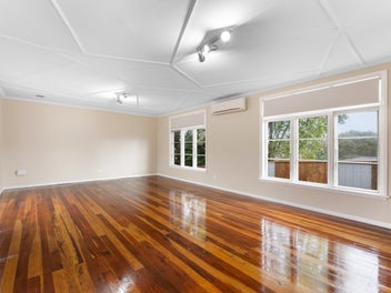 IMMACULATE FIVE BEDROOM HOME!!