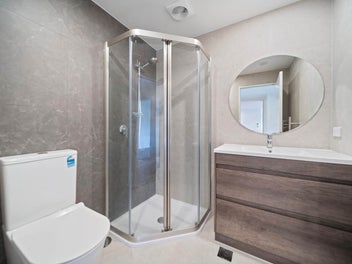 Priced to Sell, Ground Floor Apartment!