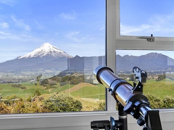 CITY FRINGE, EXPANSIVE WITH INCREDIBLE VIEWS!