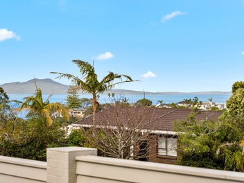 Stunning Sunny Unit with Views to Rangitoto