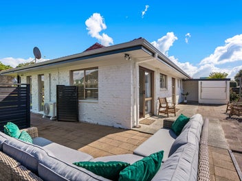 Determined Sellers - Top Location!