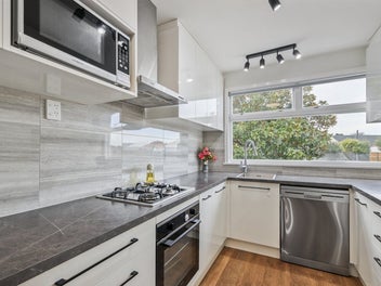 3 Bedrooms, 2 Bathrooms - Yes Please!