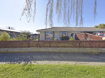 Attractive Two Bedroom Street-Facing Unit