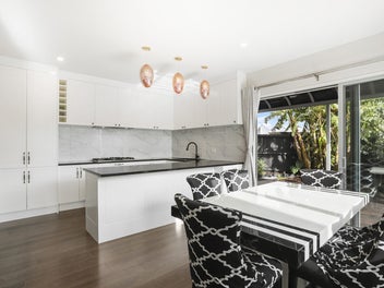 6-Bedroom Family Home in Hobsonville