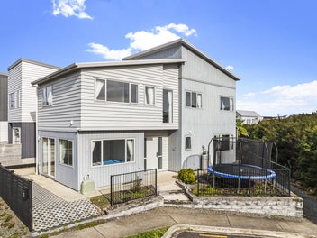 6-Bedroom Family Home in Hobsonville