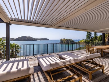 Spectacular Private Waterfront Retreat