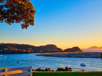 Prime waterfront - spectacular sea views